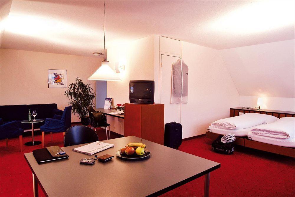 Hotel Urs Und Viktor Bettlach Habitación foto